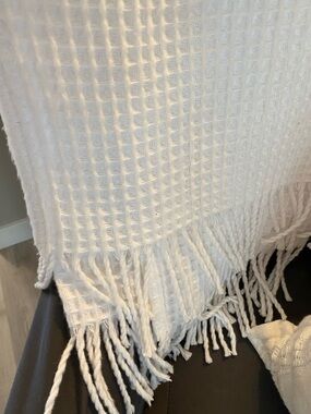Roca Home White Waffle Knit Throw Blanket with Fringe 50x67”